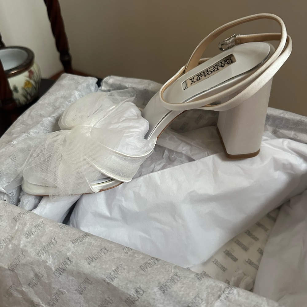 Badgley Mischka White Heels Sophisticated Style